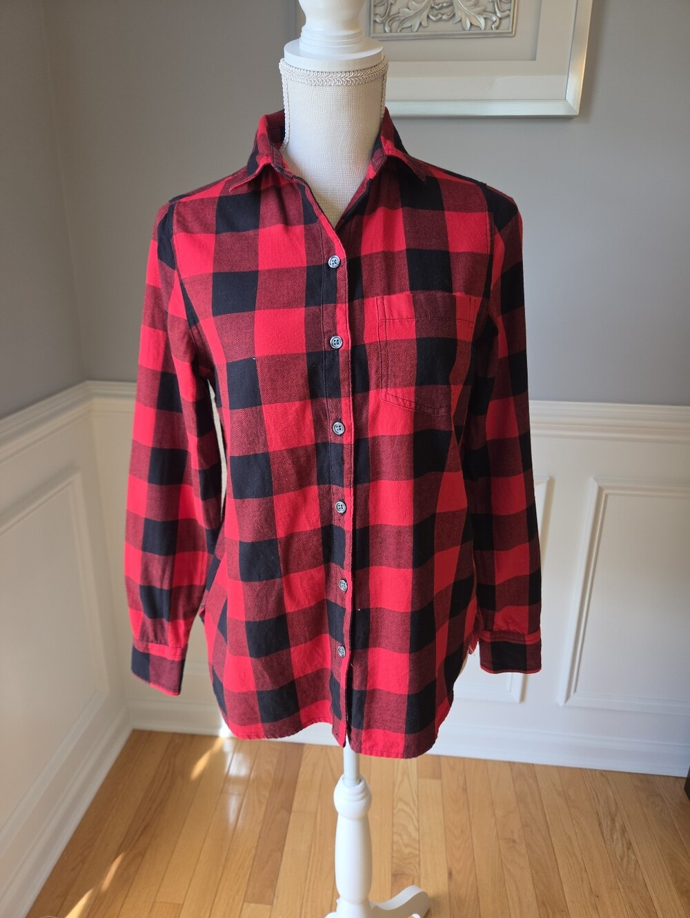 Old Navy Red & Black Buffalo Plaid Flannel Classic Shirt Woman Size XS